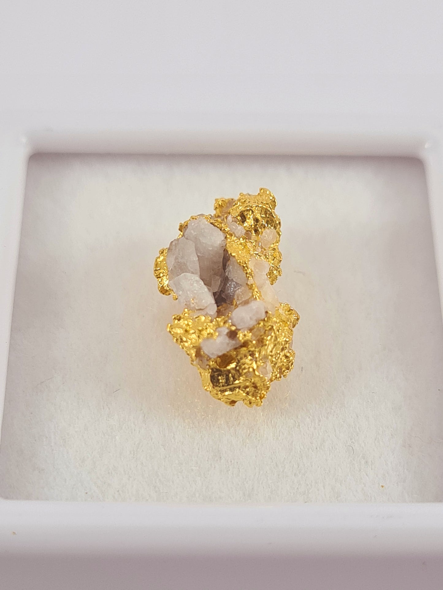 Gold quartz specimen 2.03 grams