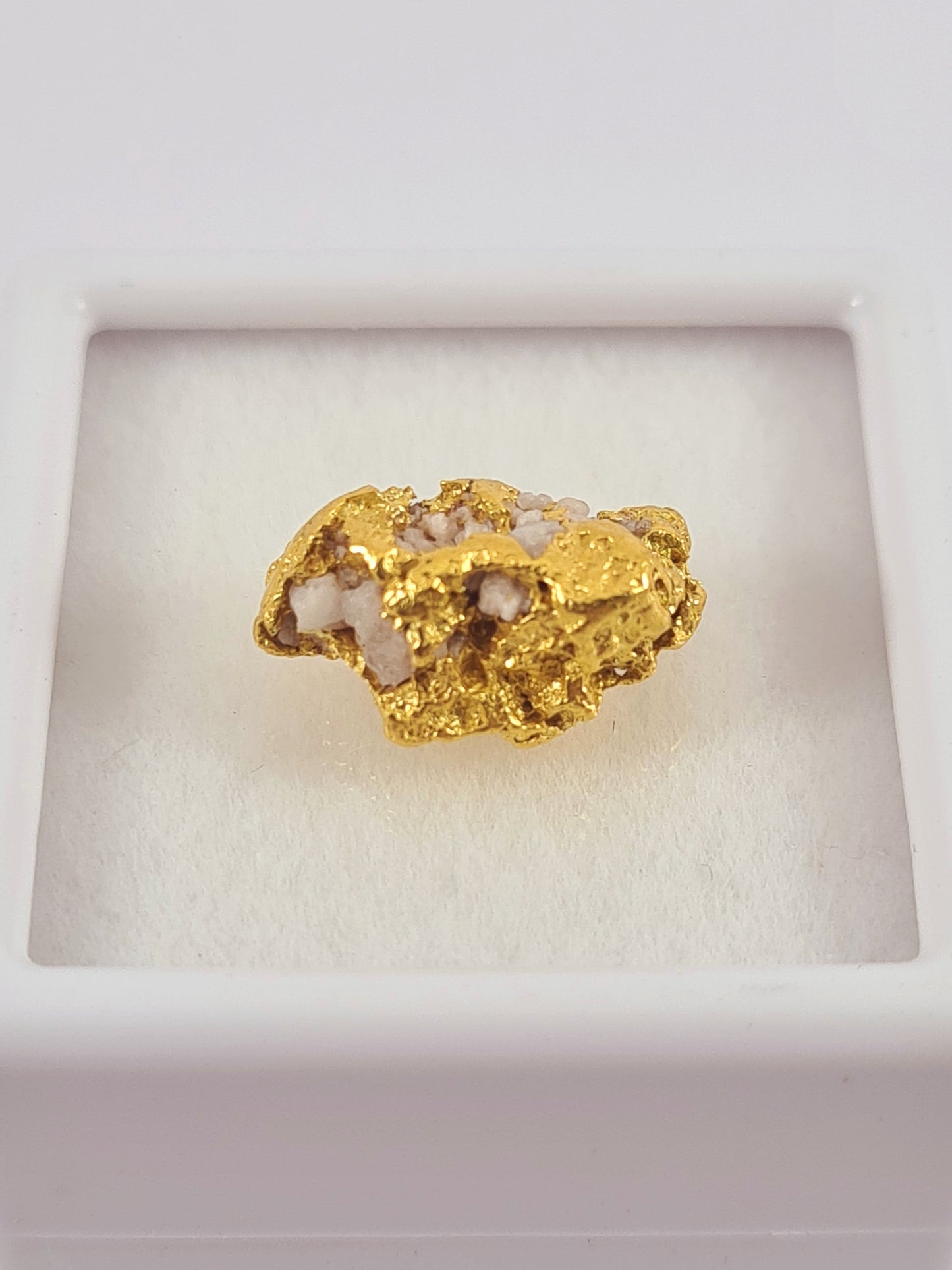 Gold quartz specimen 2.18 grams