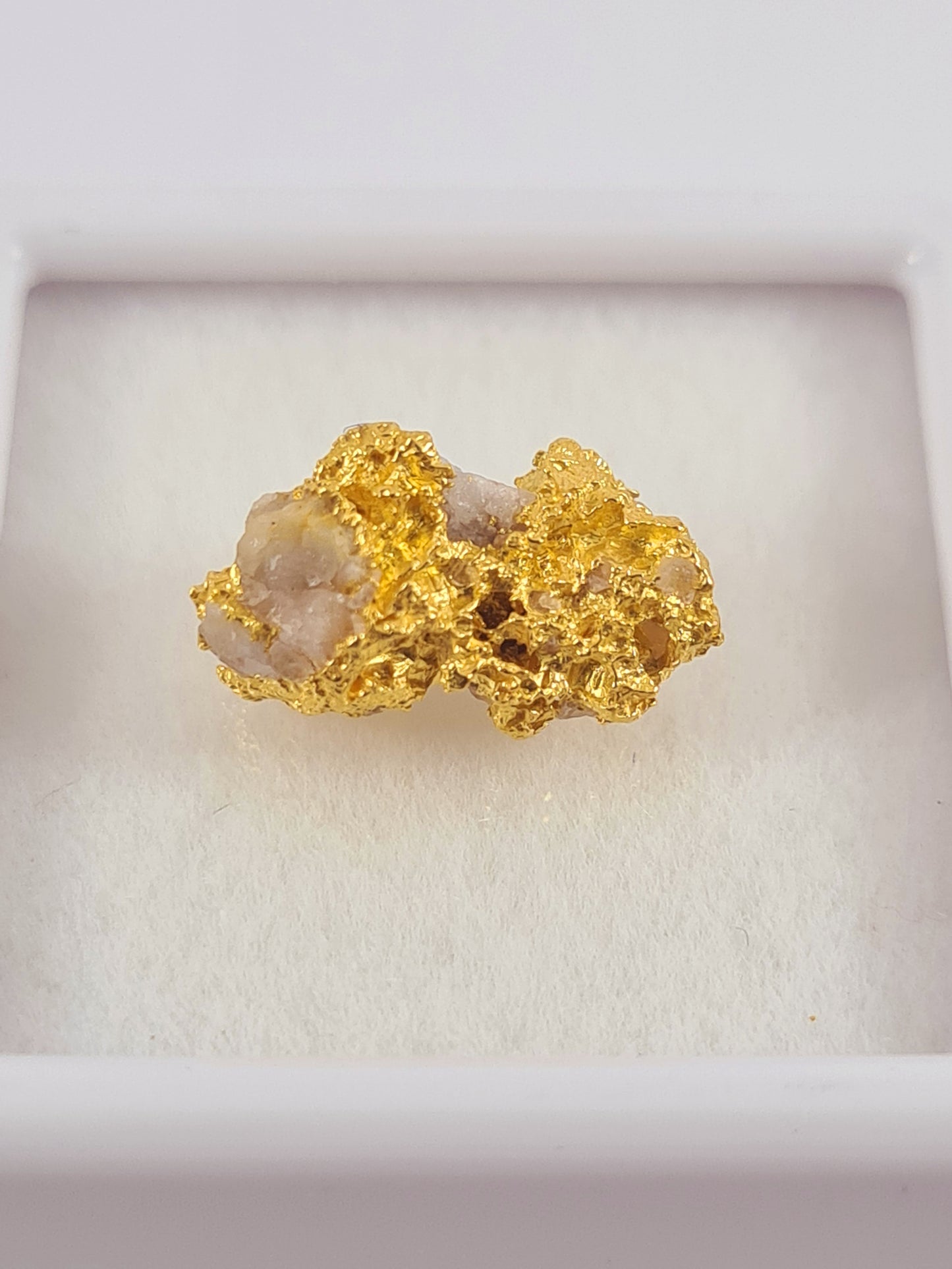 Gold quartz specimen 2.03 grams