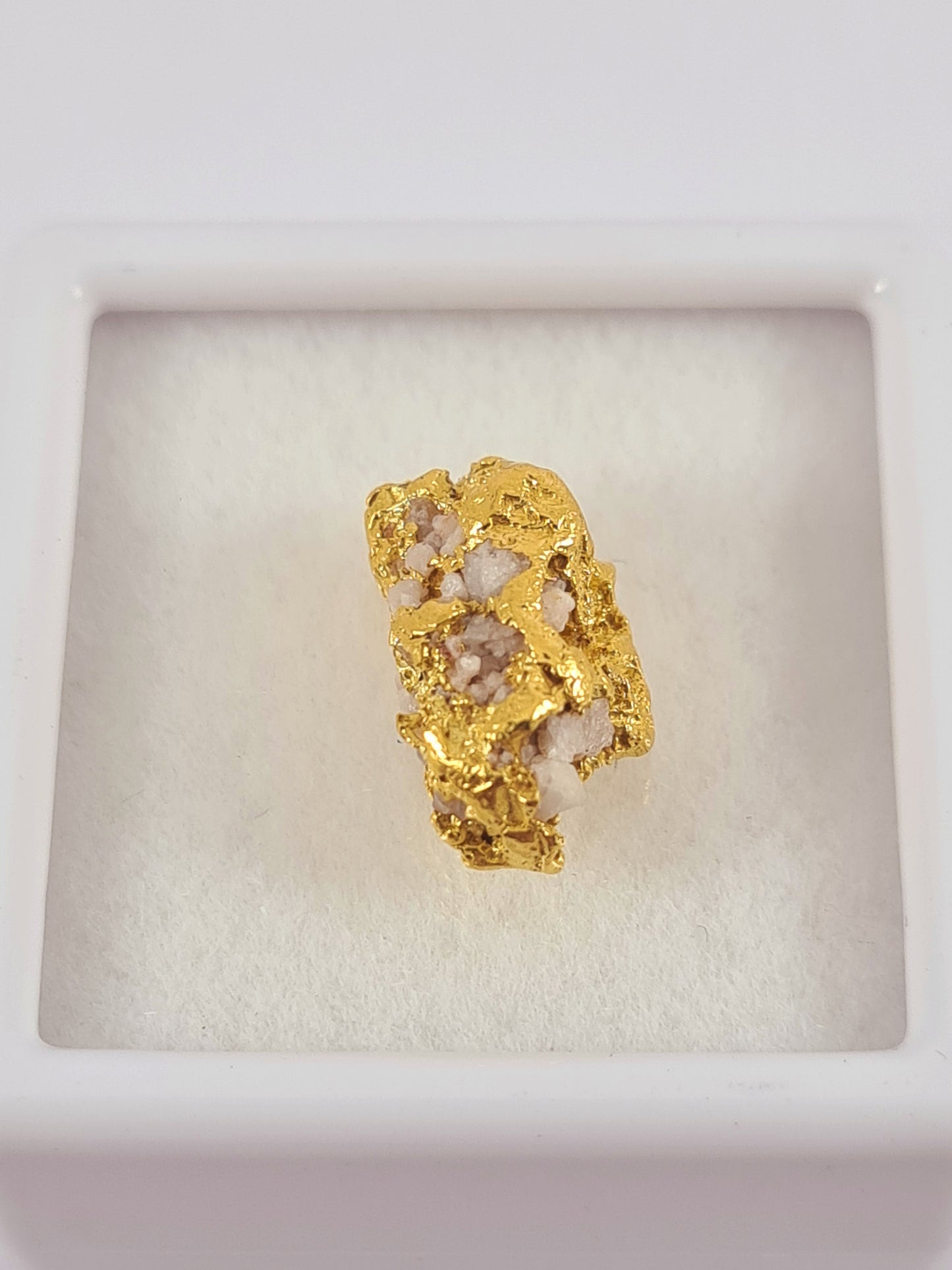 Gold quartz specimen 2.18 grams