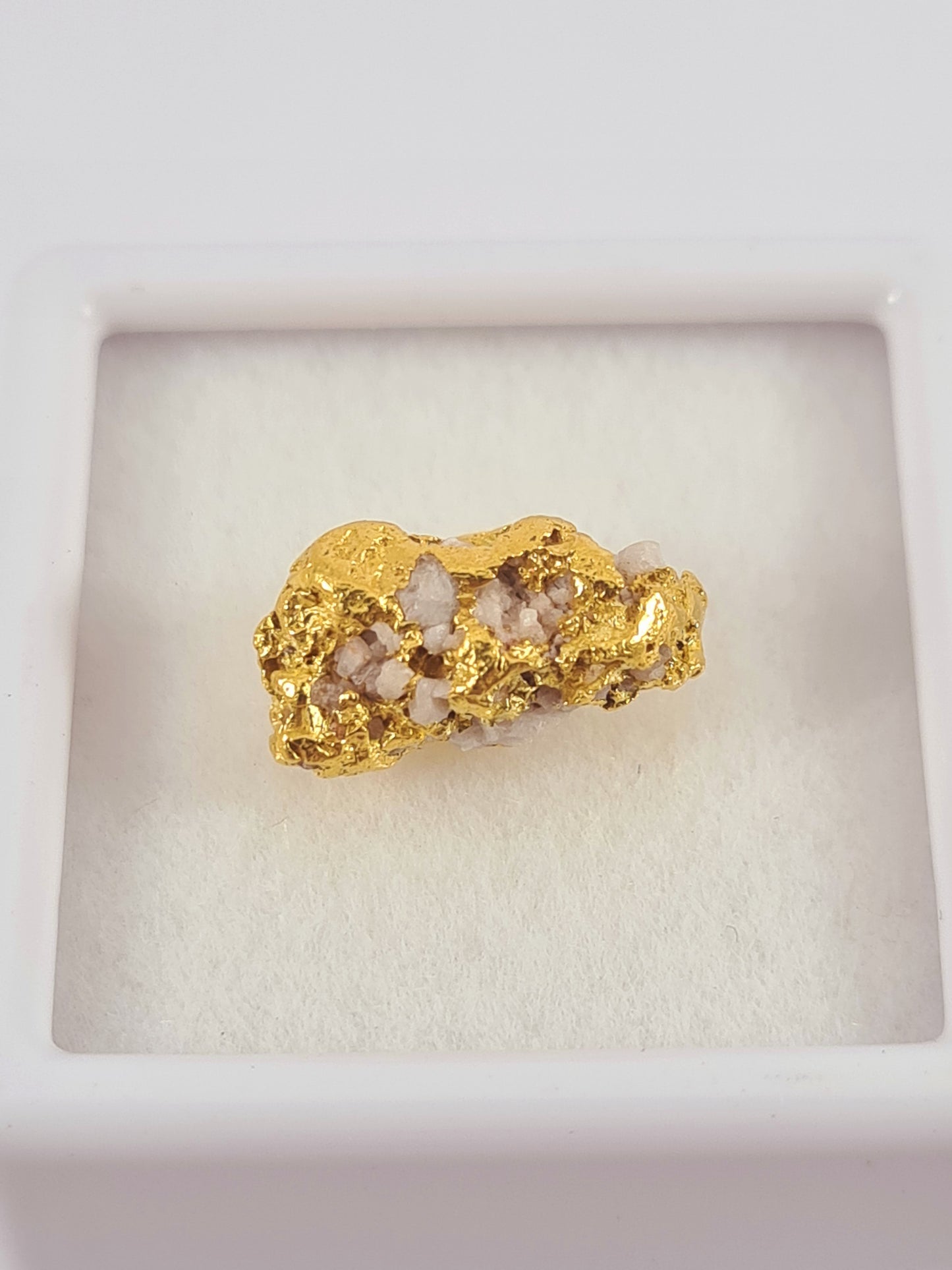 Gold quartz specimen 2.18 grams