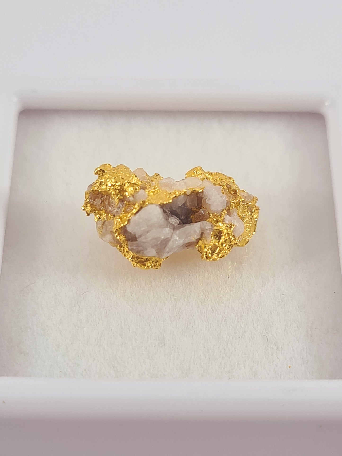 Gold quartz specimen 2.03 grams